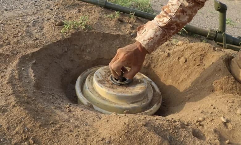 كوادر نزع الألغام في الحديدة تطالب بإنصافها وتفعيل أولوية التوظيف لأبناء المحافظة