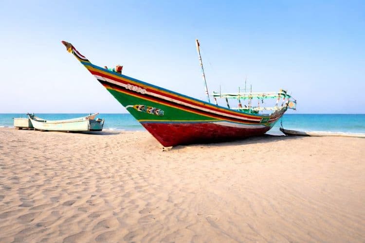 "صنابيق وهواري البقط".. حكاية مهنة بحرية عريقة اندثرت على سواحل الخوخة